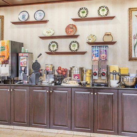 Days Inn & Suites By Wyndham Columbia Airport West Columbia Extérieur photo