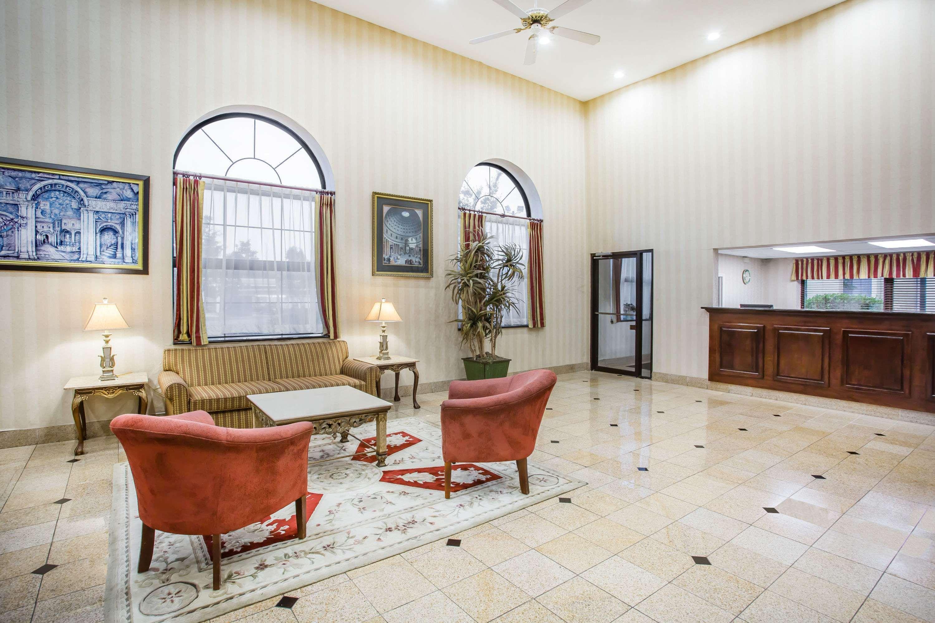 Days Inn & Suites By Wyndham Columbia Airport West Columbia Extérieur photo