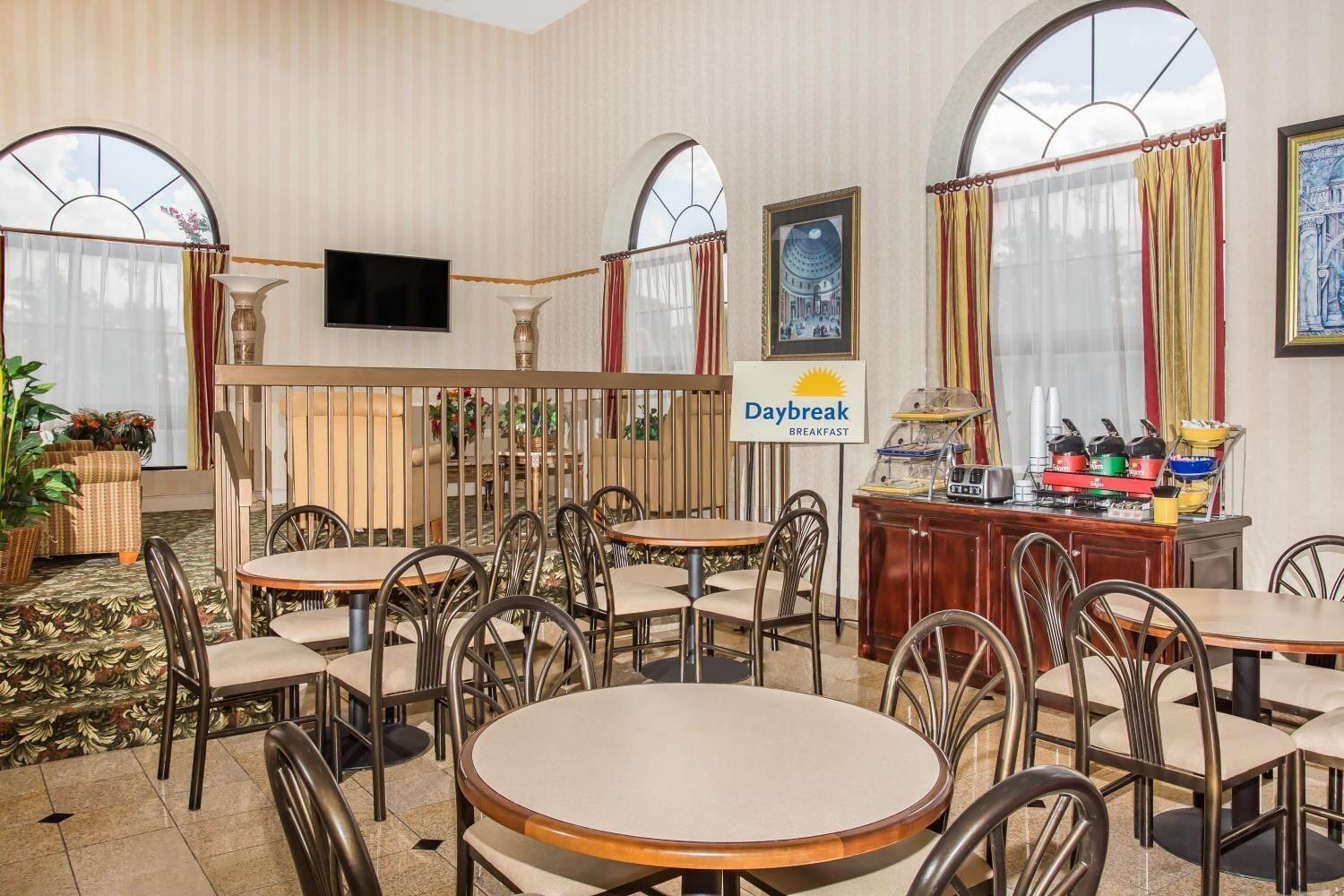 Days Inn & Suites By Wyndham Columbia Airport West Columbia Extérieur photo