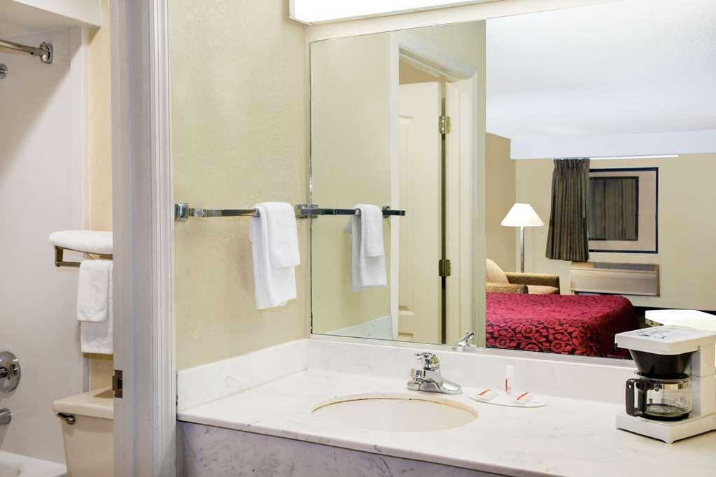 Days Inn & Suites By Wyndham Columbia Airport West Columbia Chambre photo