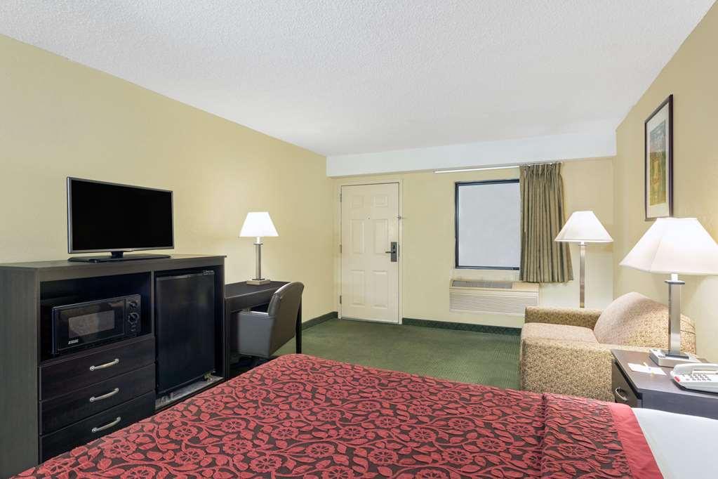 Days Inn & Suites By Wyndham Columbia Airport West Columbia Chambre photo