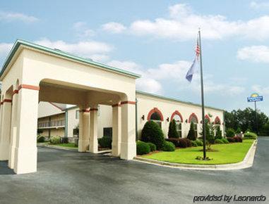 Days Inn & Suites By Wyndham Columbia Airport West Columbia Extérieur photo
